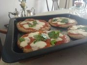 Una foto de pizzetas con harina integral