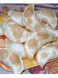 Empanadillas con verdeo, jamón, queso y huevo batido