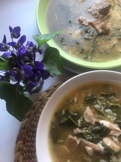Una foto de Arroz caldoso de conejo, pollo y acelgas, en olla rápida