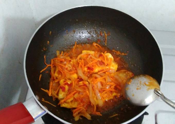 Resep Telur dadar saus balado spesial oleh Fuji Yoko - Cookpad