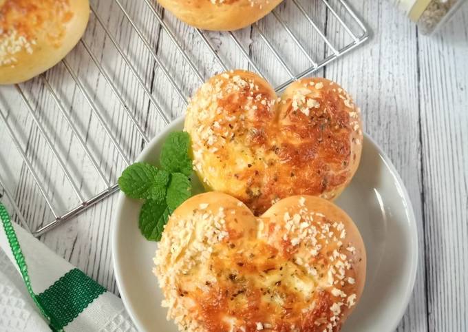 Langkah Mudah untuk Membuat Love Shape Mozzarella Bread yang Enak Banget