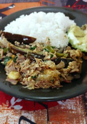Una foto de Berenjenas 🍆 salteadas con Atún y Queso 🧀