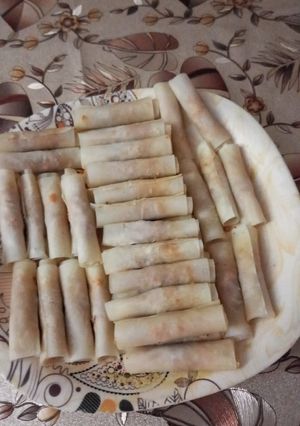 A picture of Mini smokey samosa rolls.