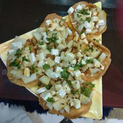 A picture of Aloo papdi.