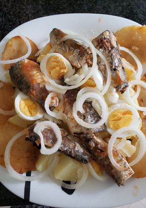 Una foto de Ensalada de patata con sardinas 🥗