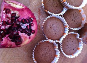 Una foto de Muffin con harina de arroz y jugo de granada/ Muffin con farina di riso e succo di melograno