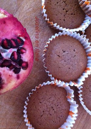 Una foto de Muffin con harina de arroz y jugo de granada/ Muffin con farina di riso e succo di melograno
