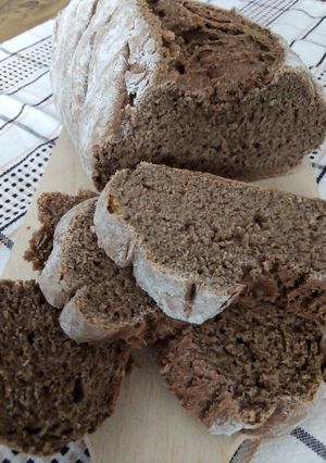 O poză a rețetei Pâine neagră cu rozmarin, oregano și usturoi🍞.