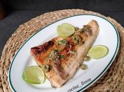 Una foto de bife de pescado