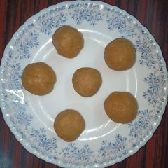 A picture of Atta ladoo.