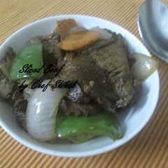A picture of Sliced beef with capsicum.