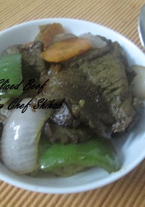 A picture of Sliced beef with capsicum.