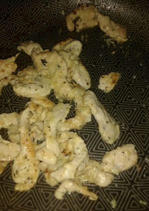 Una foto de Pollo en crema de leche