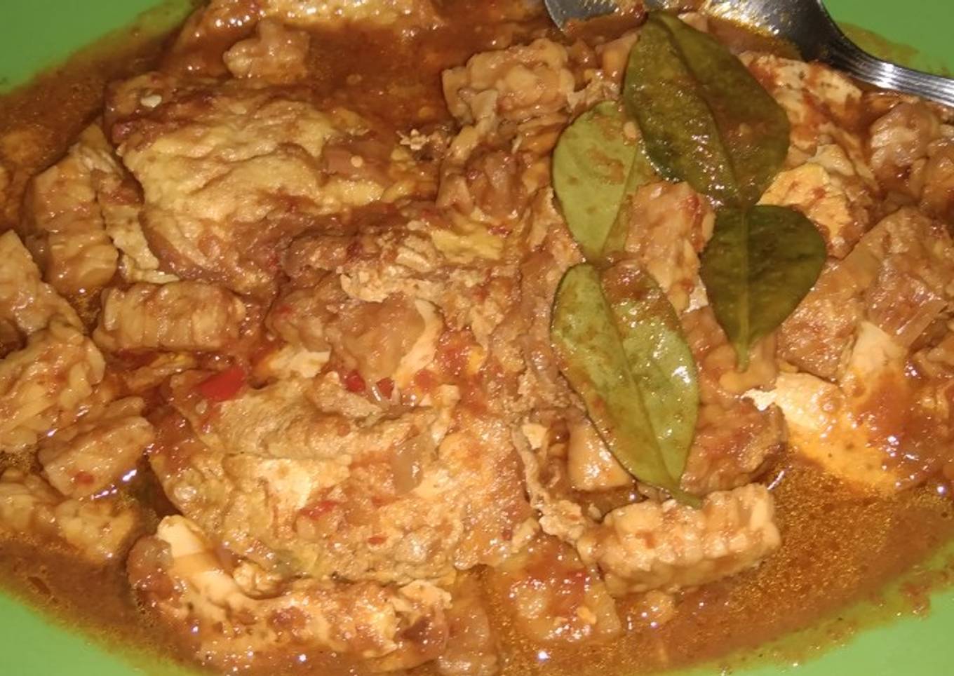 Tempe telur kuah balado