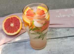 Una foto de 🍹Soda con pomelo y romero 🍹