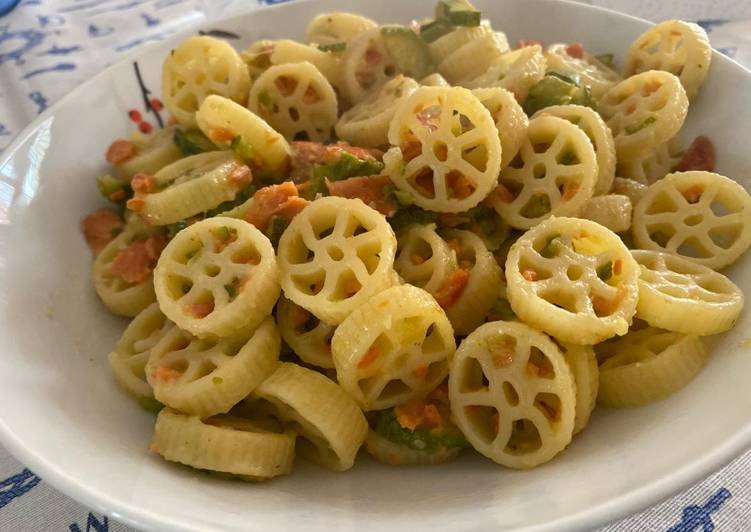 Ruote con zucchine e salmone affumicato