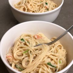 A picture of Shrimp spaghetti with creamy lemon sauce.