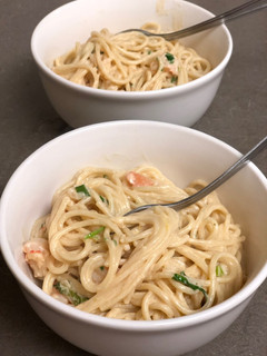 A picture of Shrimp spaghetti with creamy lemon sauce.