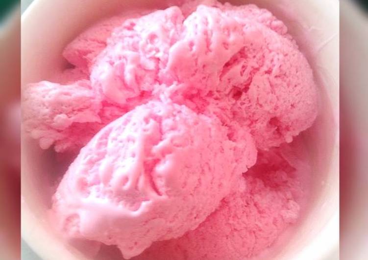 Bagaimana Membuat Es krim strawbery homemade, Enak