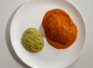Una foto de Pollo Momia, con puré de ejote
