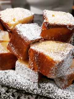 Una foto de Brownie de chocolate blanco y leche condensada