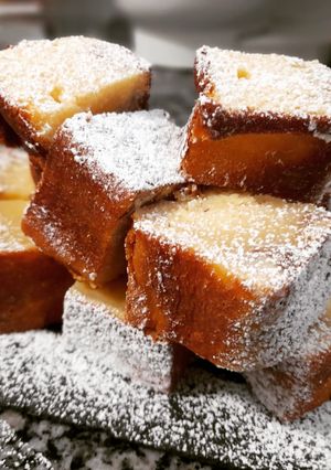 Una foto de Brownie de chocolate blanco y leche condensada