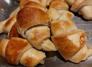 Una foto de Bizcochos 🥐🥐🥐con masa básica y empaste sin grasa, con aceite