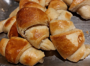Una foto de Bizcochos 🥐🥐🥐con masa básica y empaste sin grasa, con aceite