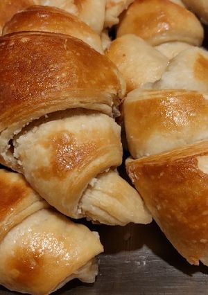 Una foto de Bizcochos 🥐🥐🥐con masa básica y empaste sin grasa, con aceite