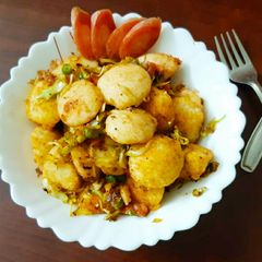 A picture of Schezwan mini idlis.
