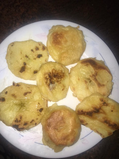 Una foto de Pancakes de manzanaApple ring pancakes