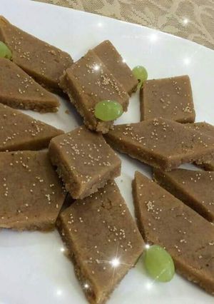 A picture of Shukhadi /gor papdi /gud papdi.