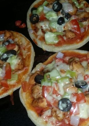 A picture of Mini pizza with out yeast.