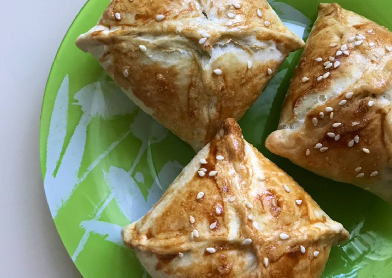 Слоеные пирожки с капустой и яйцом пошаговый рецепт с