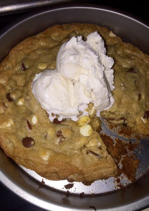 A picture of Pizookie.