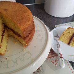 A picture of Victoria sponge.