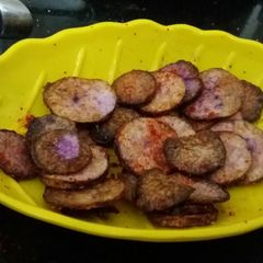 A picture of Purple yam (ratalu)chips.