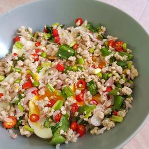 ยำไข่ต้มยางมะตูมมมม ?