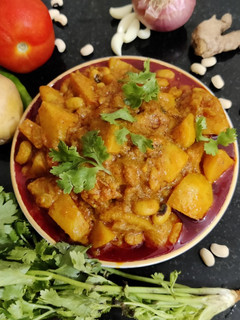 સૂકી ચોળી અને બટાકાં નું શાક (Suki Chori Bataka Shak Recipe In Gujarati) રેસીપી મુખ્ય ફોટો