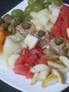 Una foto de Ensalada de frutas con atún
