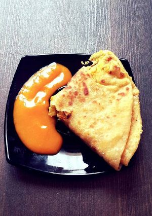 A picture of Puran Poli with Aam Ras.