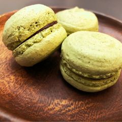 A picture of Matcha macarons.
