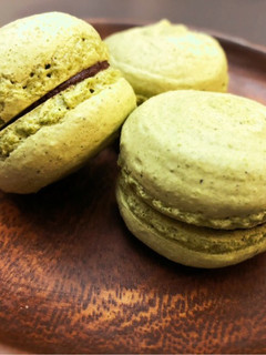 A picture of Matcha macarons.