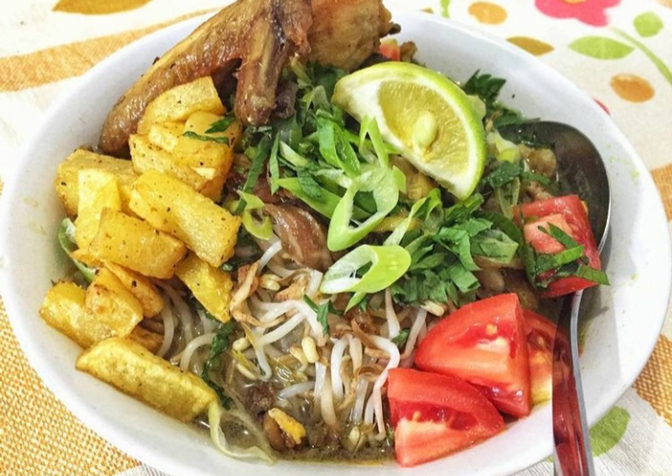 Soto ayam lamongan special dengan bandeng