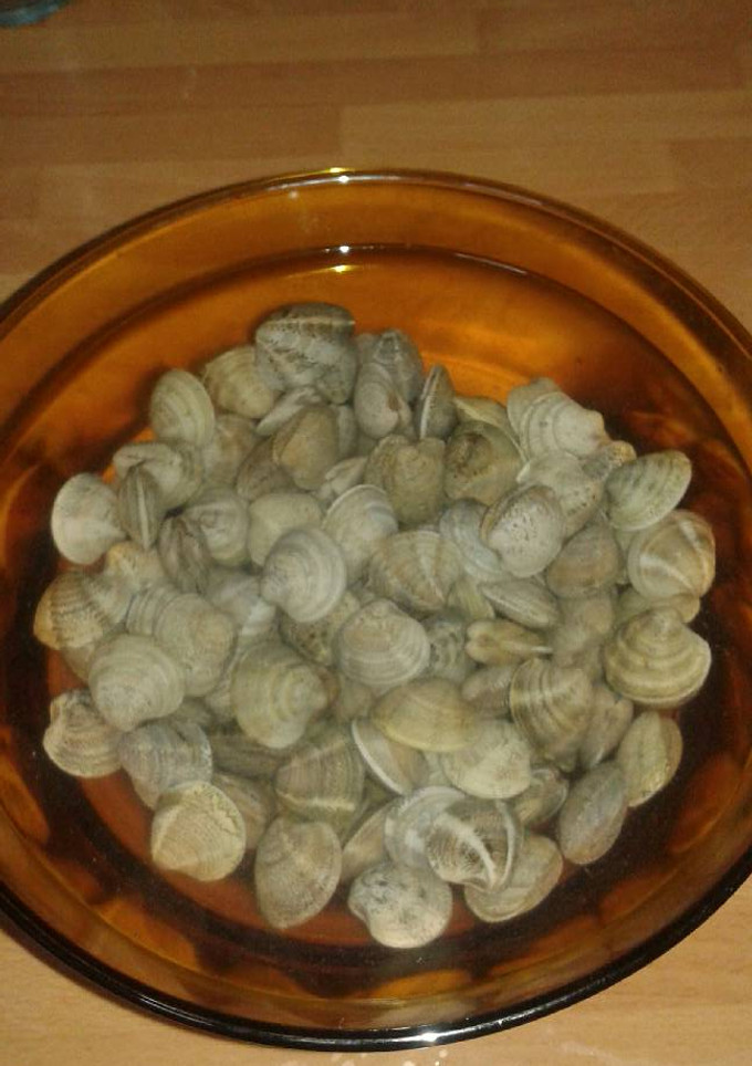 Una foto de Chirlas en salsa marinera 