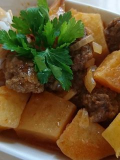 صورة لوصفة يخنة بطاطا و كفتة مع رز 😍
