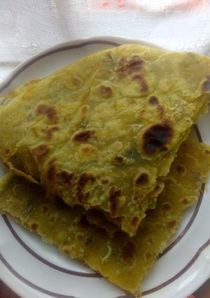A picture of Turmeric chapatis.