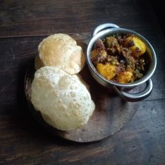 A picture of Puri dum aaloo(luchi aaloor Dom).
