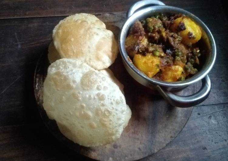 Recipe of Any-night-of-the-week Puri dum aaloo(luchi aaloor Dom)