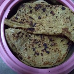 A picture of Aloo paratha.